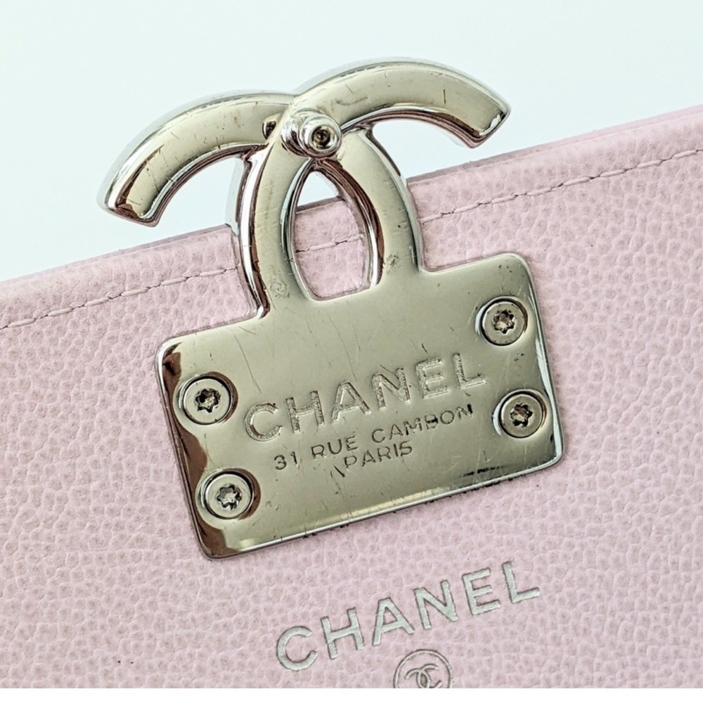 CHANEL Light Pink Quilted Clutch - Picture 4 of 14